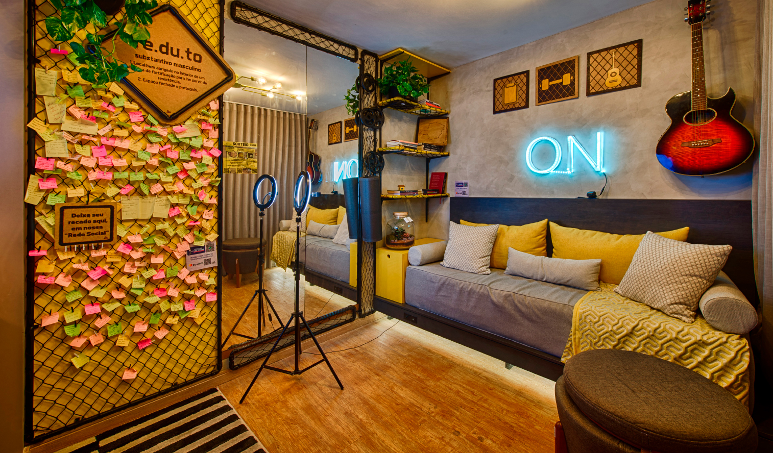 Morar Mais BH 2021 - Arquiteta Aline Souza - MDF Lacca AD Amarelo Gema e MDF BP Raízes Carbono