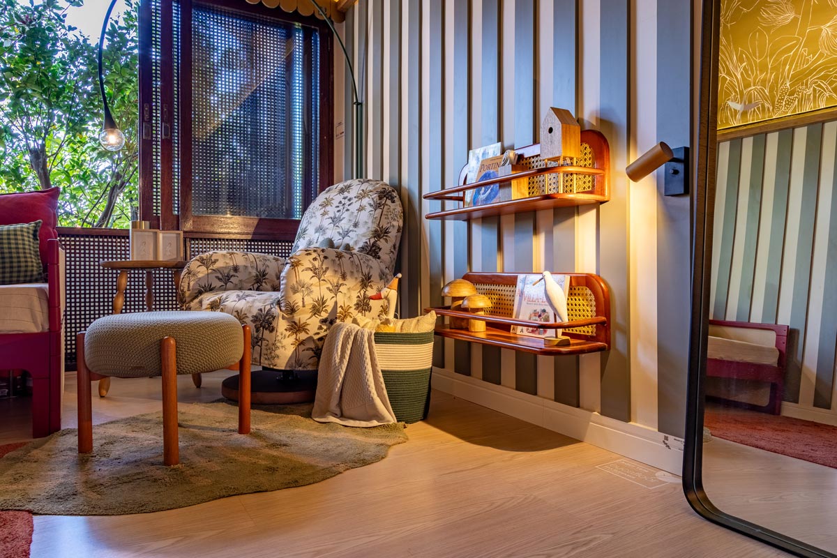 Piso Laminado Eucafloor Max Elegance no padrão Cadiz Oak e Rodapé Acqua New 100 mm Branco Max