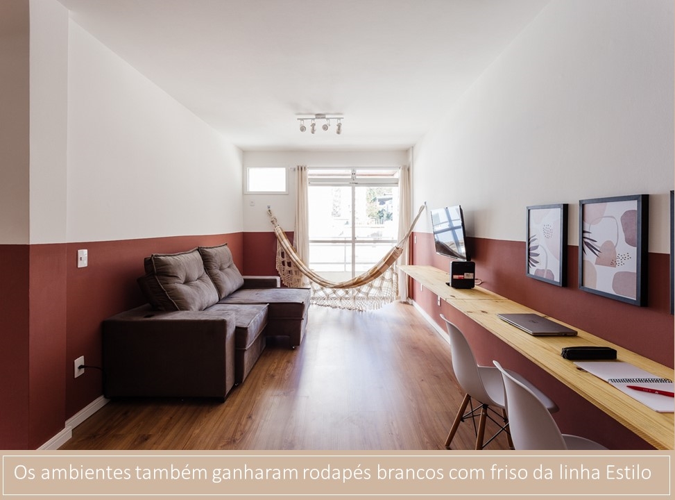 Os ambientes também ganharam rodapés brancos com friso da linha Estilo